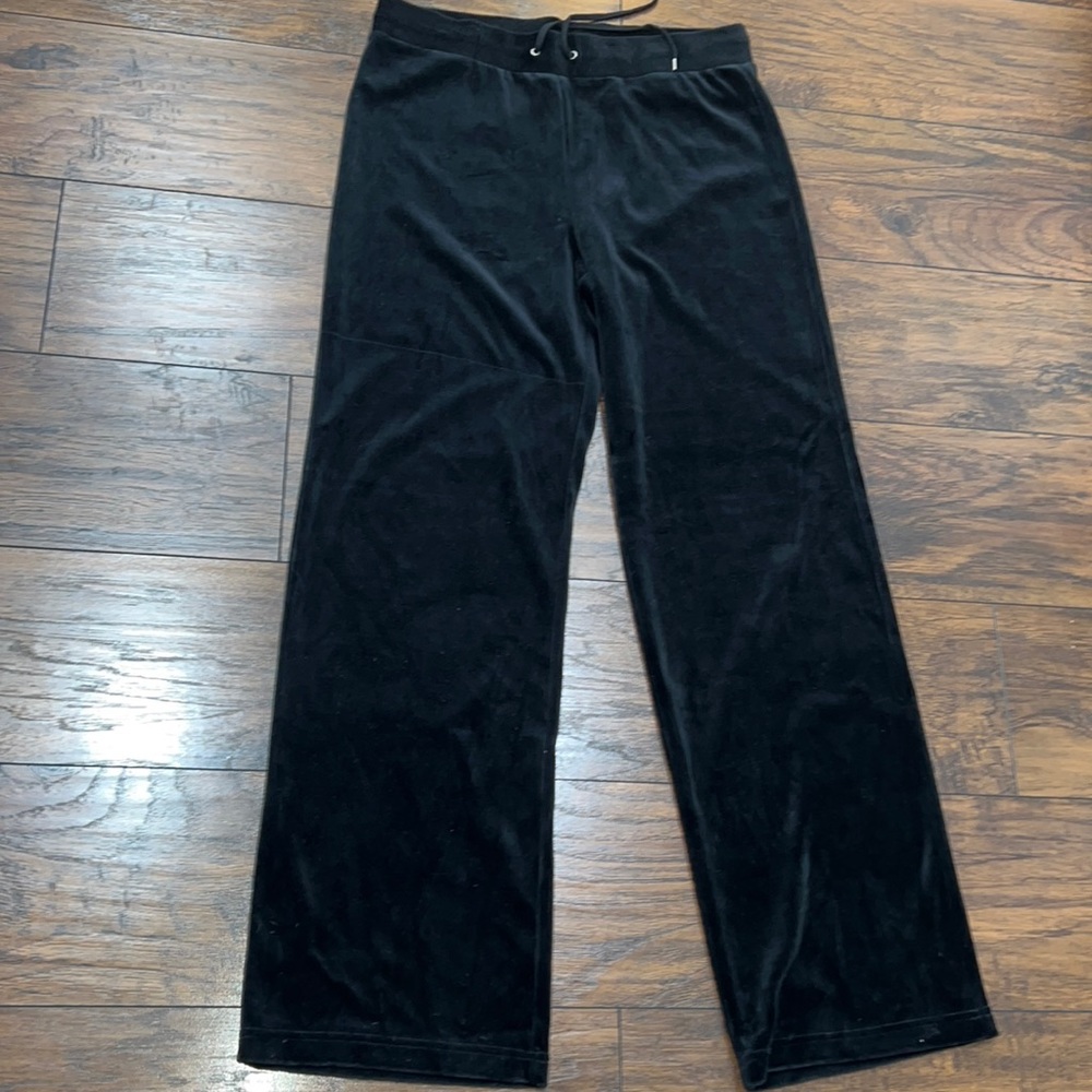Jones New York black velour straight leg pants. Large. Elastic waist.